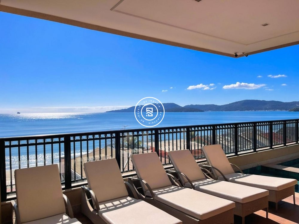 Apartamento finamente mobiliado na Meia Praia