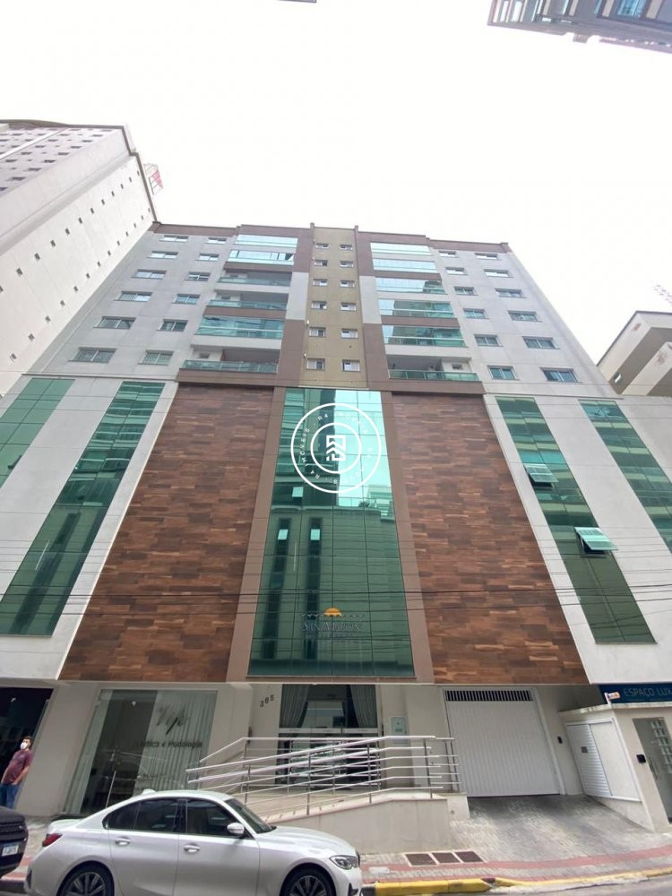 Apartamento com mobilia na Meia Praia