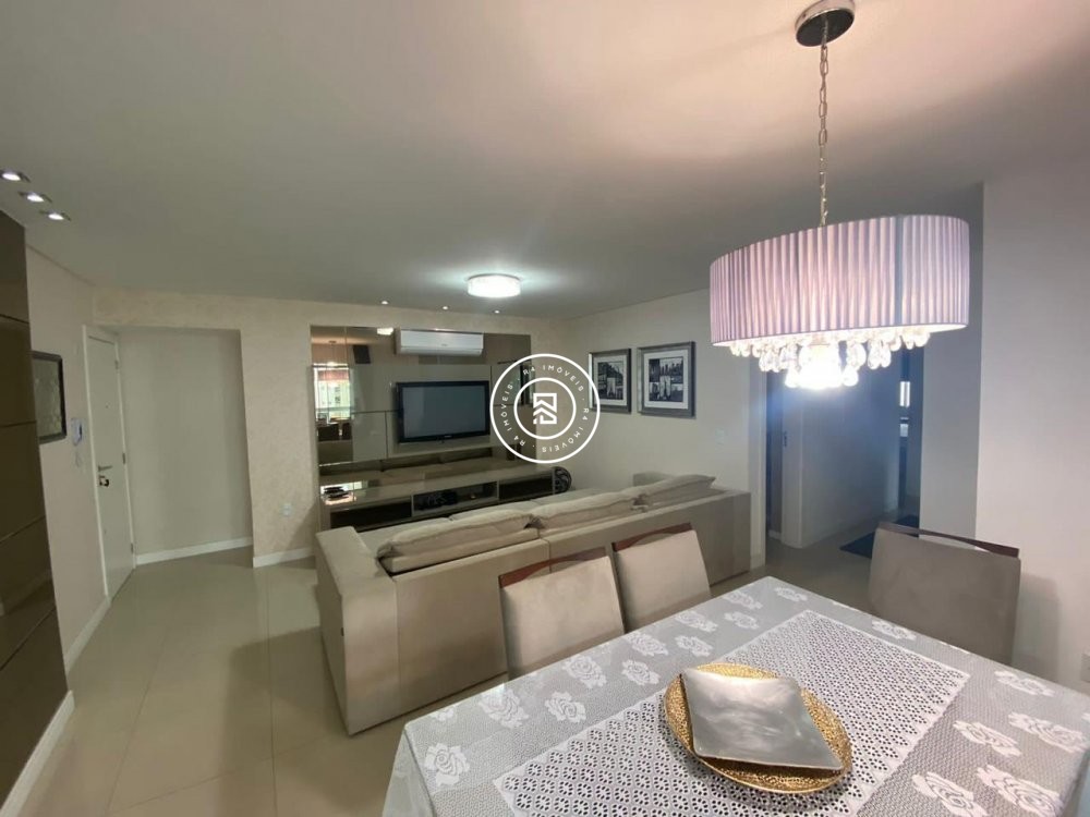 Apartamento com mobilia na Meia Praia