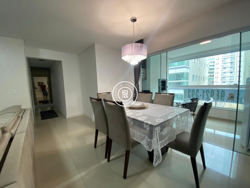 Apartamento com mobilia na Meia Praia