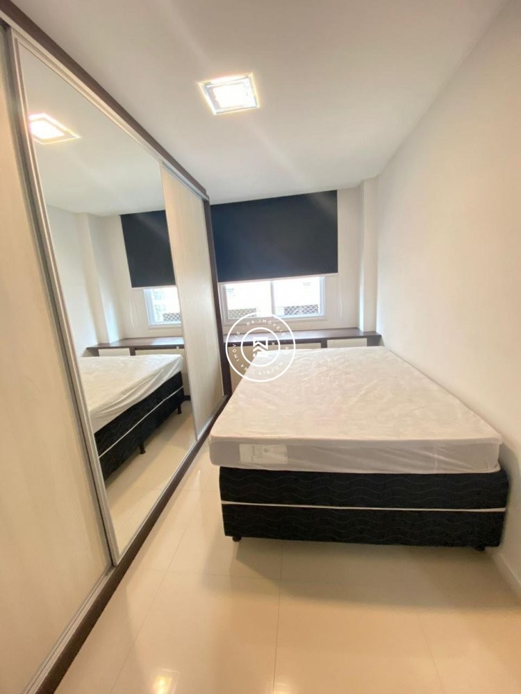 Apartamento com mobilia na Meia Praia