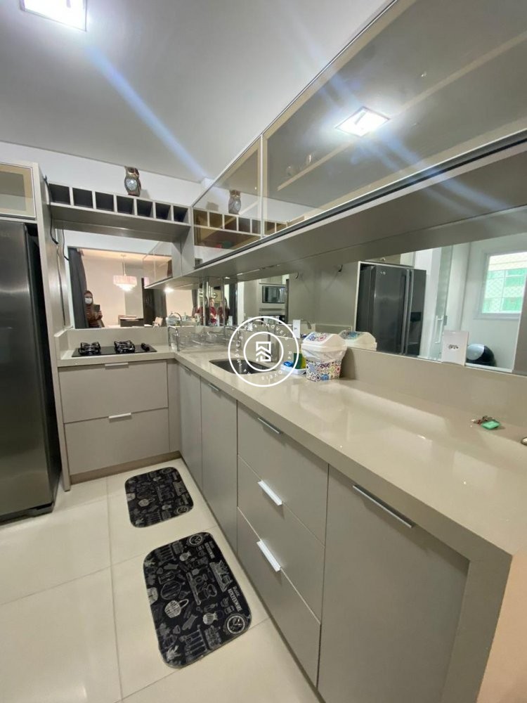 Apartamento com mobilia na Meia Praia