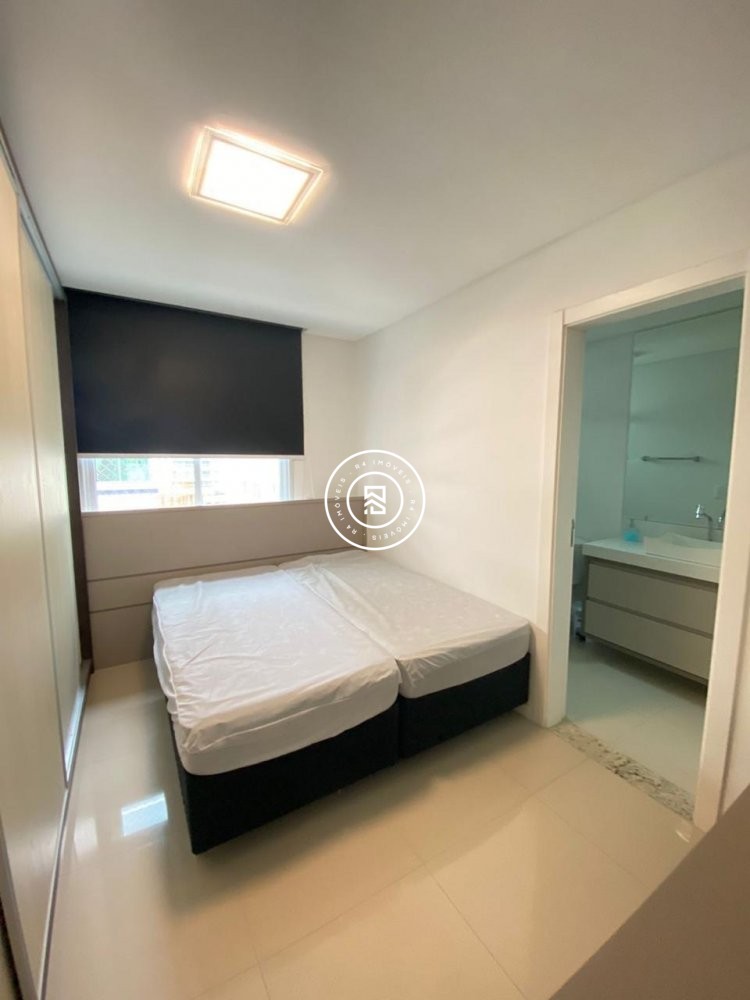 Apartamento com mobilia na Meia Praia