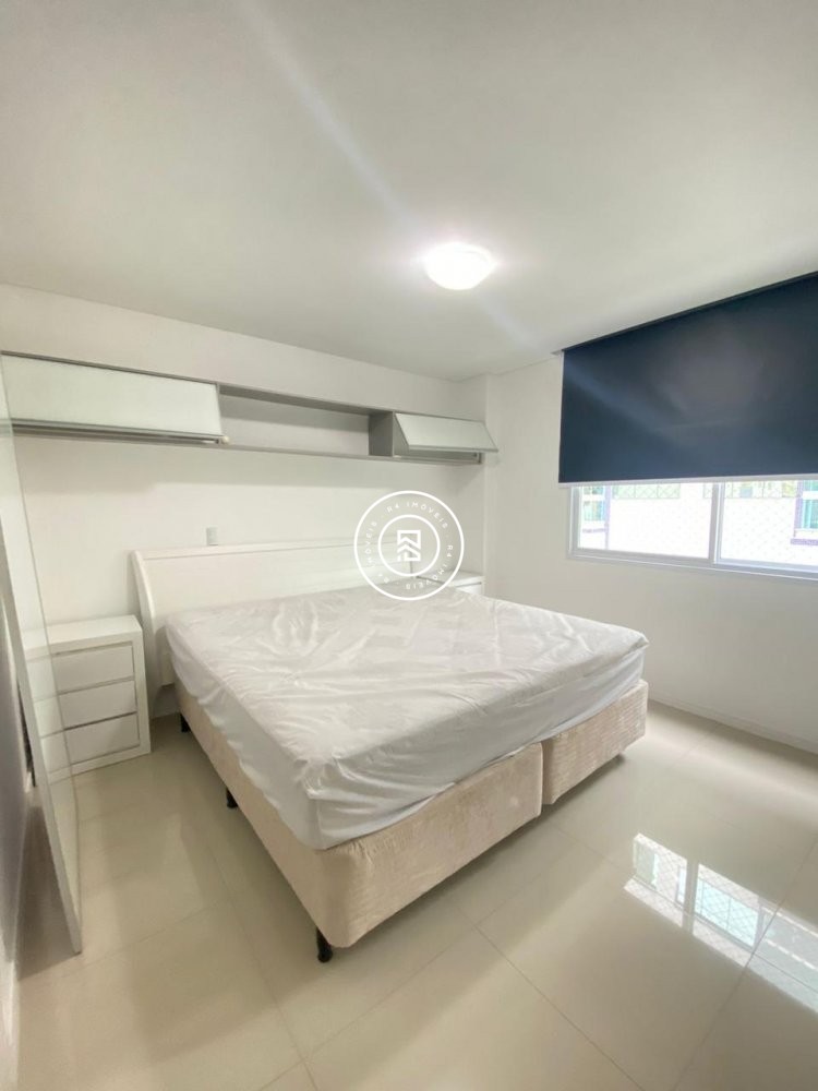 Apartamento com mobilia na Meia Praia