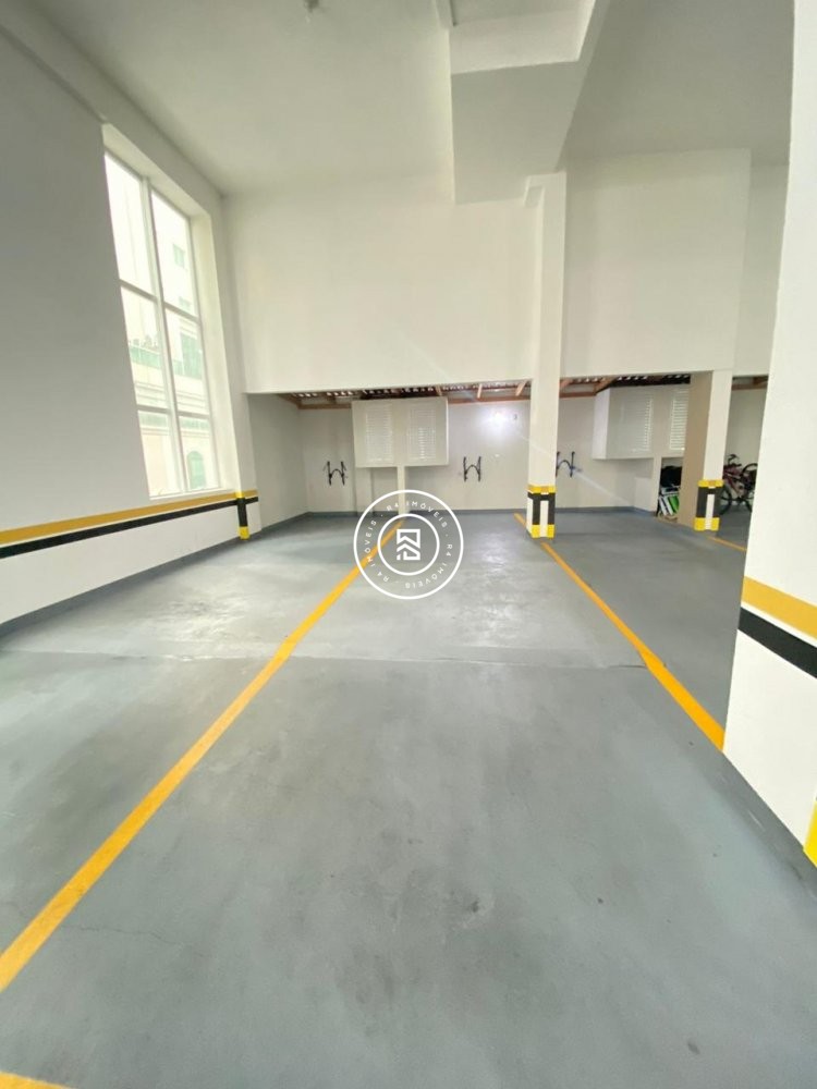 Apartamento com mobilia na Meia Praia