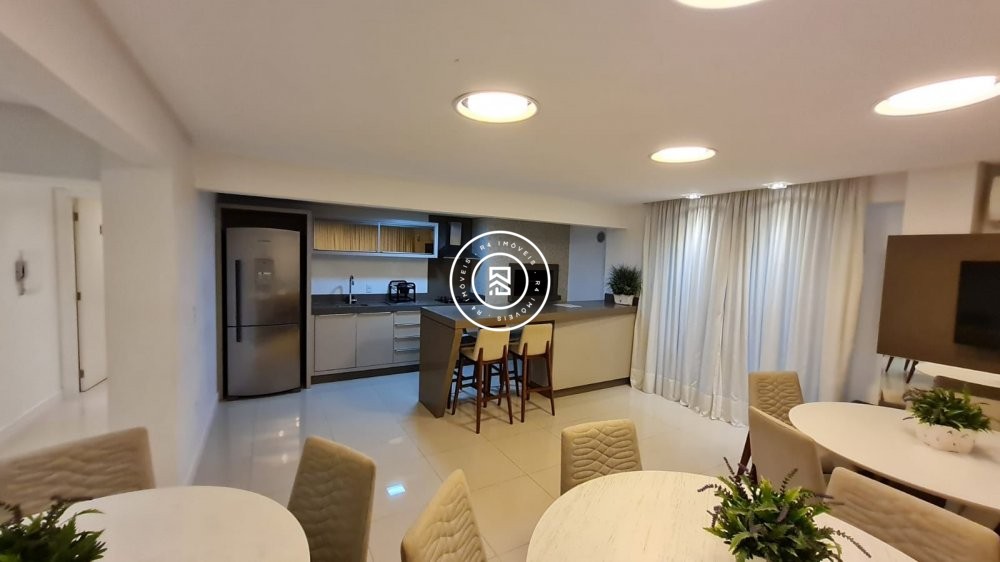 Apartamento com mobilia na Meia Praia