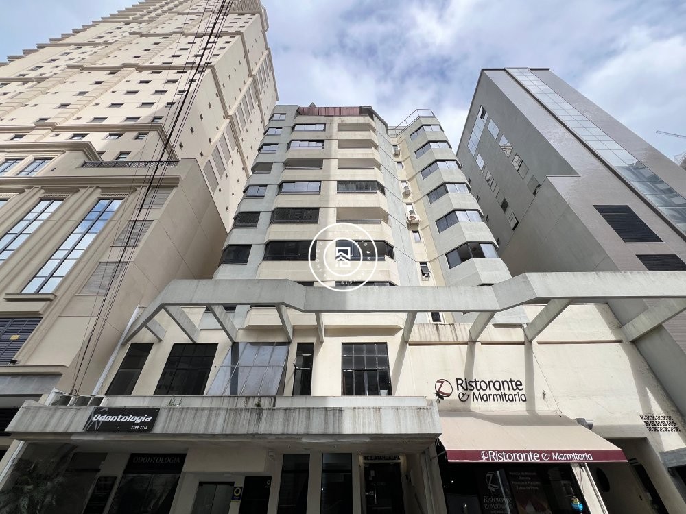 Apto diferenciado na Meia Praia