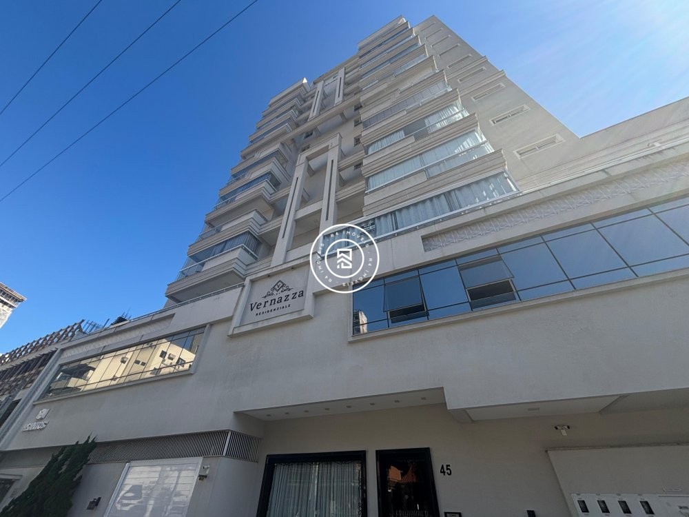 Apartamento com 1 sute + 2 demis na Meia Praia