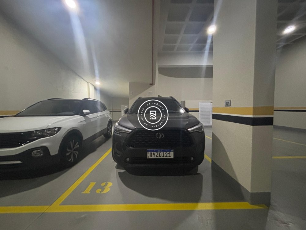 Apartamento com 1 sute + 2 demis na Meia Praia