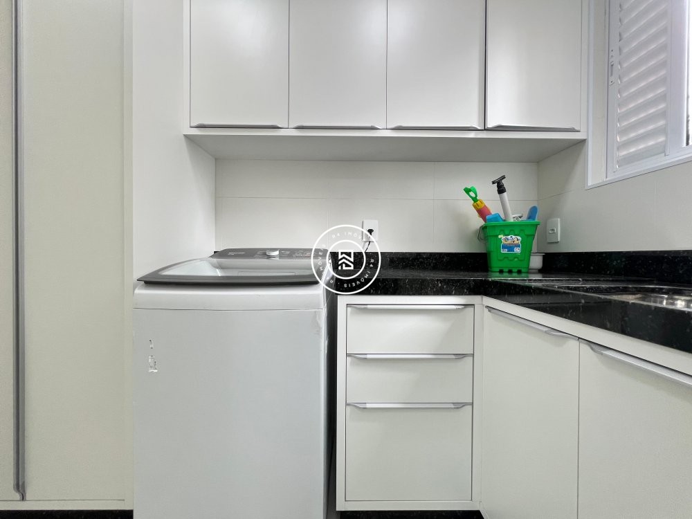 Lindo apartamento mobiliado na Meia Praia