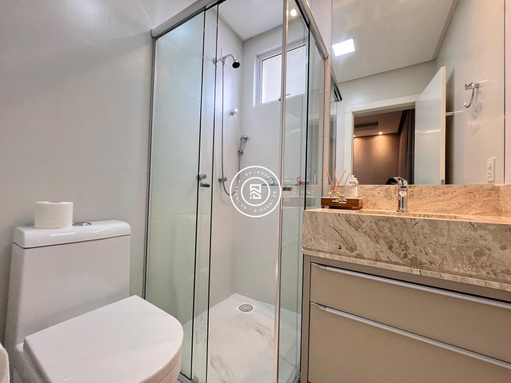 Lindo apartamento mobiliado na Meia Praia