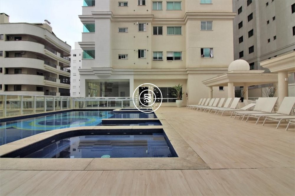 Lindo apartamento mobiliado na Meia Praia