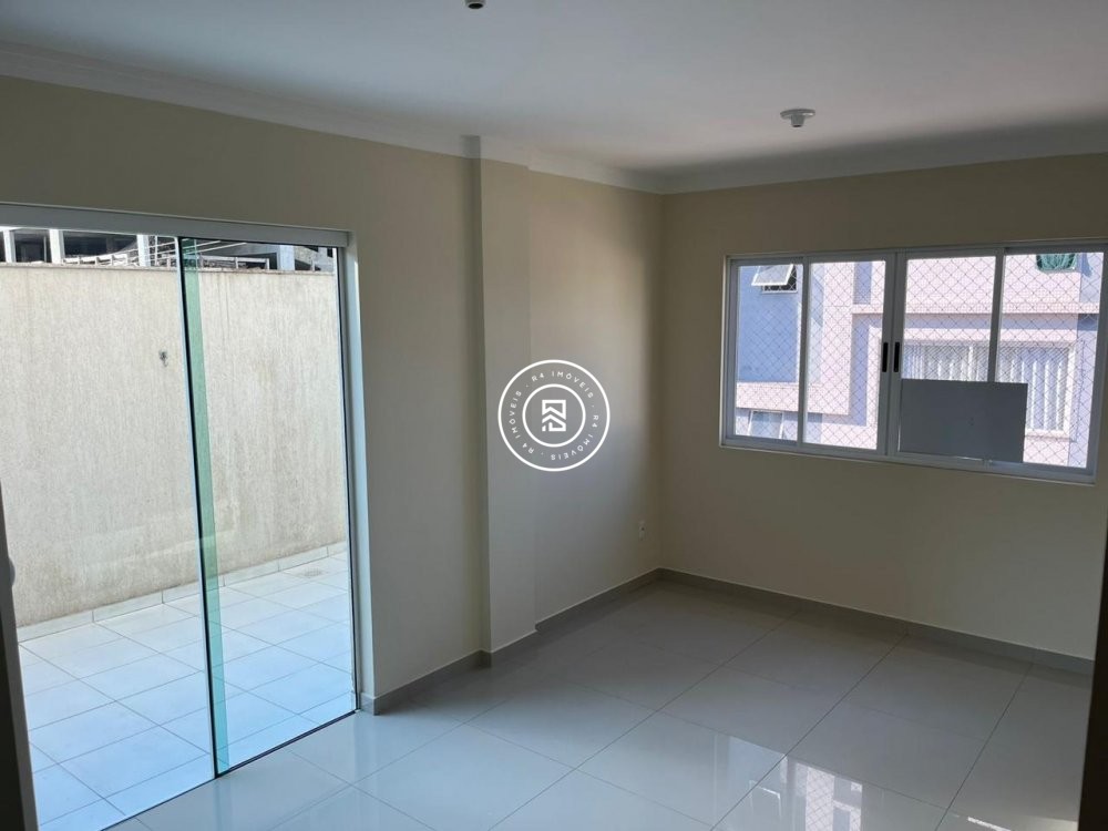 Apto semi mobiliado na Meia Praia