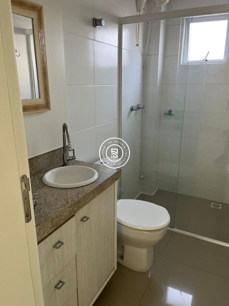 Apto semi mobiliado na Meia Praia