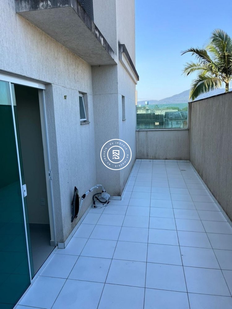 Apto semi mobiliado na Meia Praia