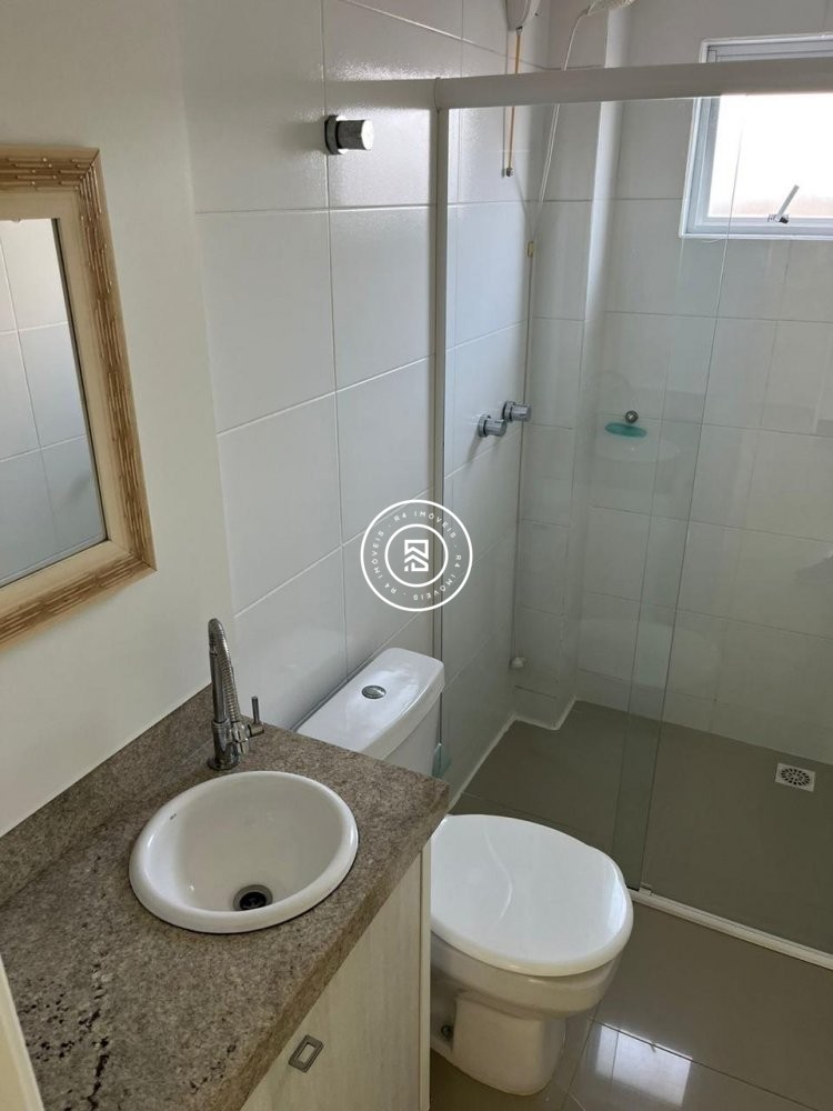 Apto semi mobiliado na Meia Praia