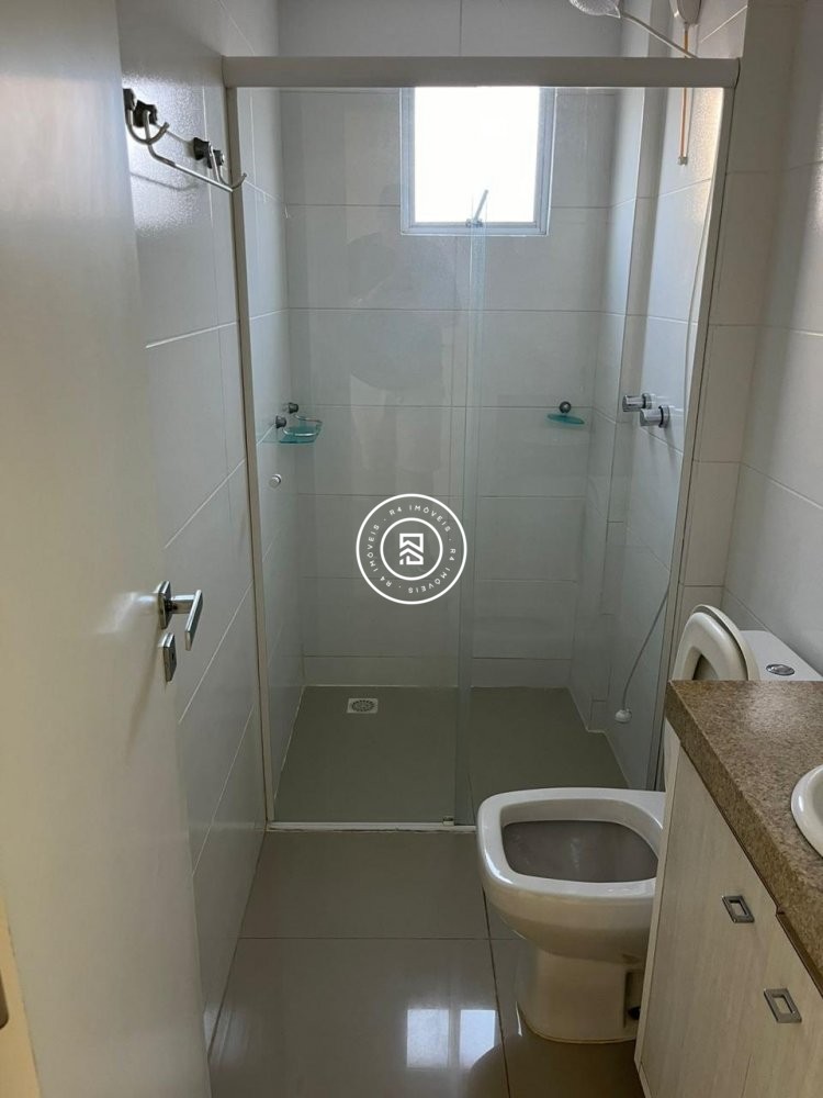 Apto semi mobiliado na Meia Praia