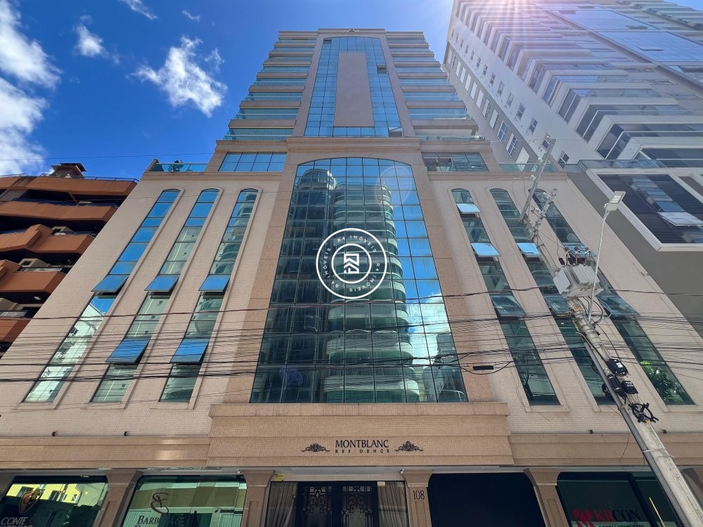 Lindo apartamento com 3 sutes na Meia Praia