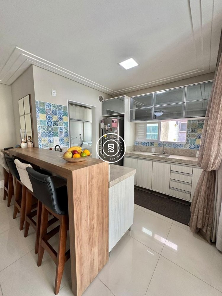 Lindo apartamento com 3 sutes na Meia Praia