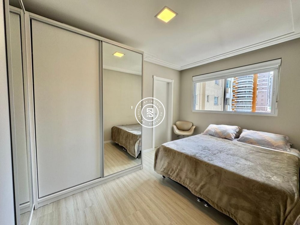 Lindo apartamento com 3 sutes na Meia Praia