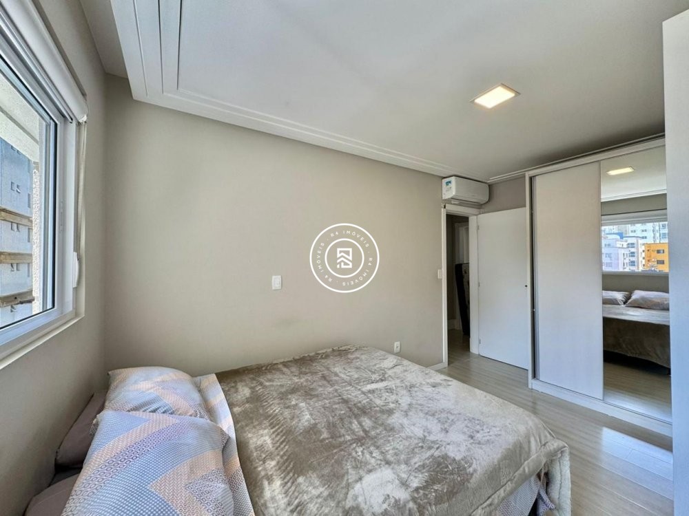 Lindo apartamento com 3 sutes na Meia Praia