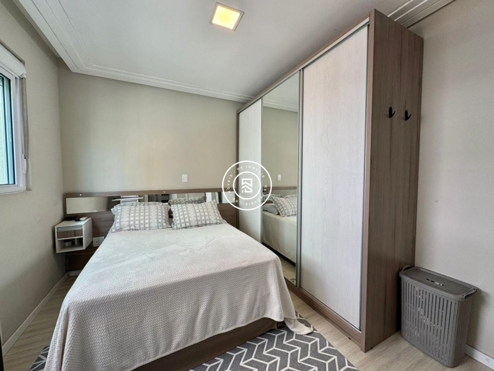 Lindo apartamento com 3 sutes na Meia Praia
