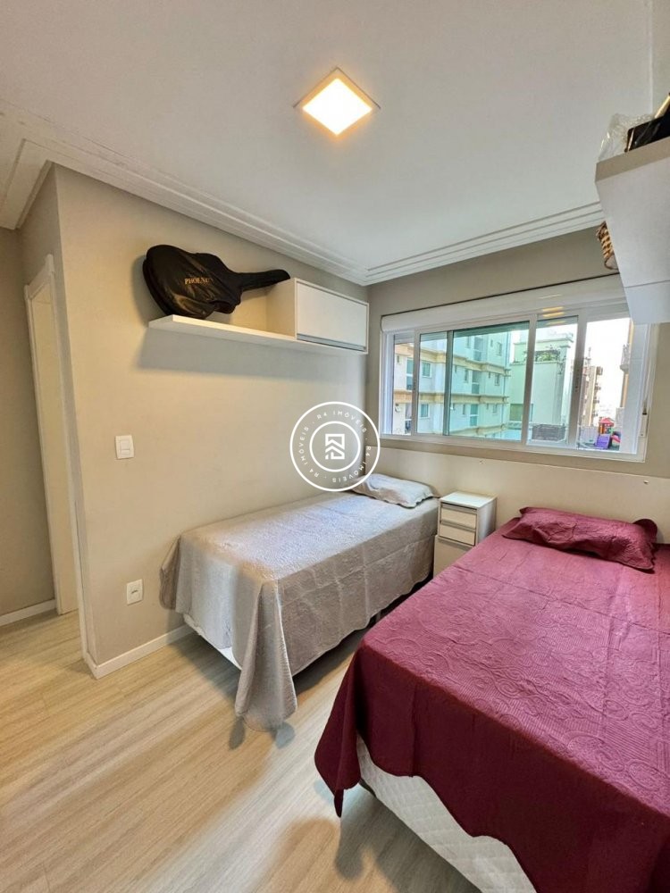 Lindo apartamento com 3 sutes na Meia Praia