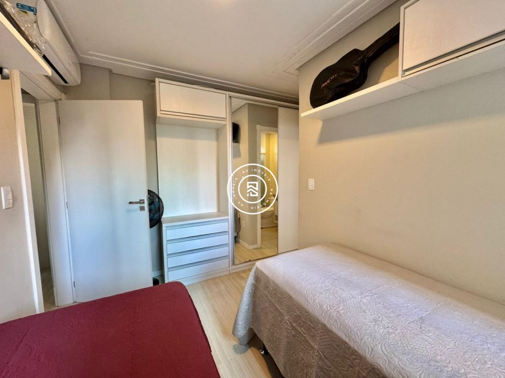 Lindo apartamento com 3 sutes na Meia Praia