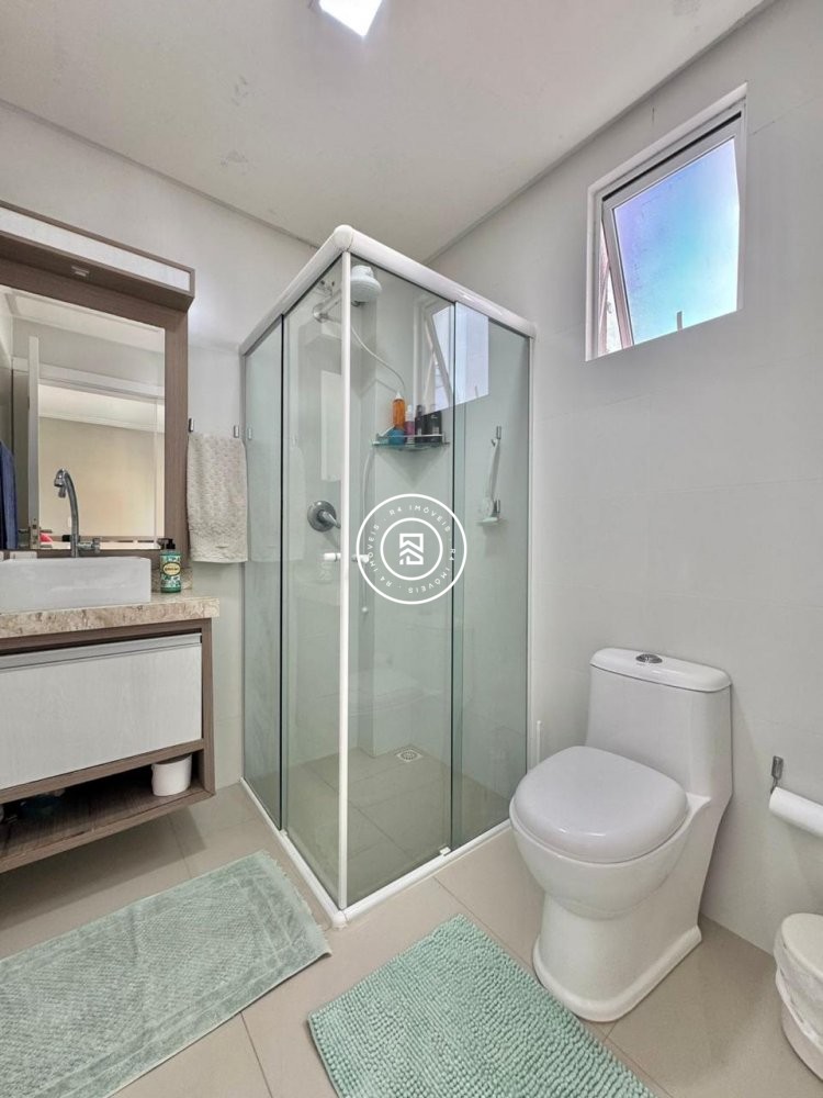 Lindo apartamento com 3 sutes na Meia Praia