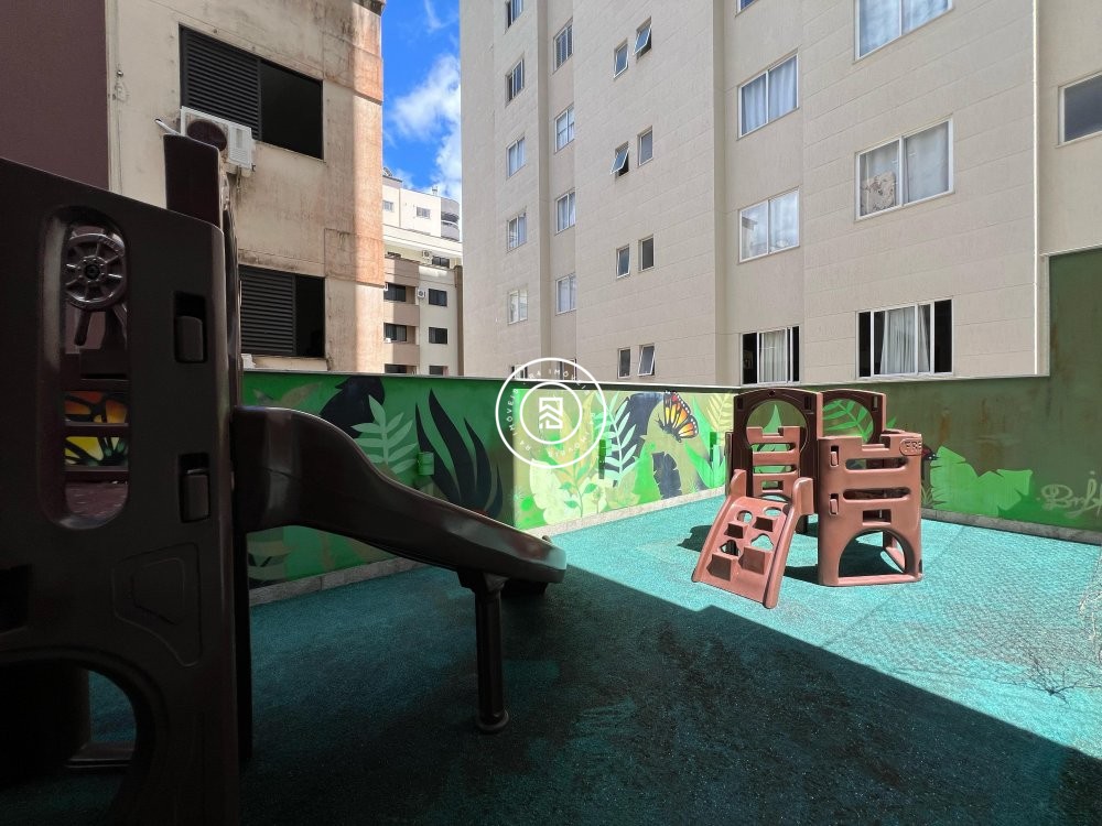 Lindo apartamento com 3 sutes na Meia Praia