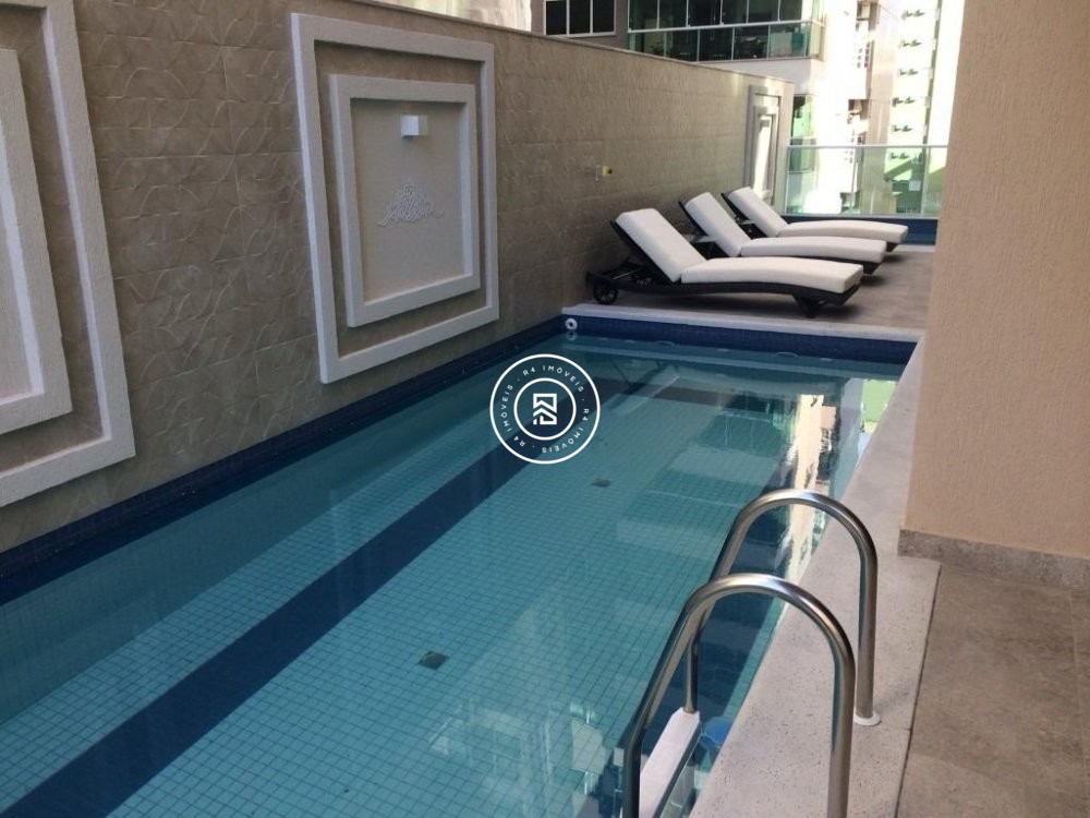 Lindo apartamento com 3 sutes na Meia Praia