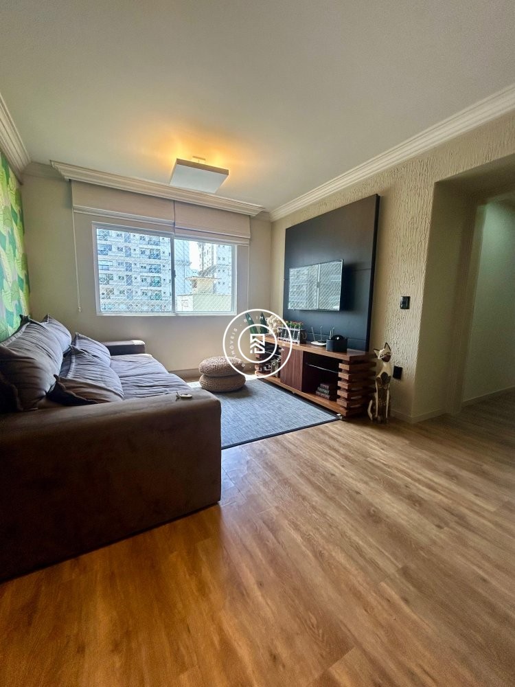 Apartamento mobiliado na quadra-mar e frente Aveni