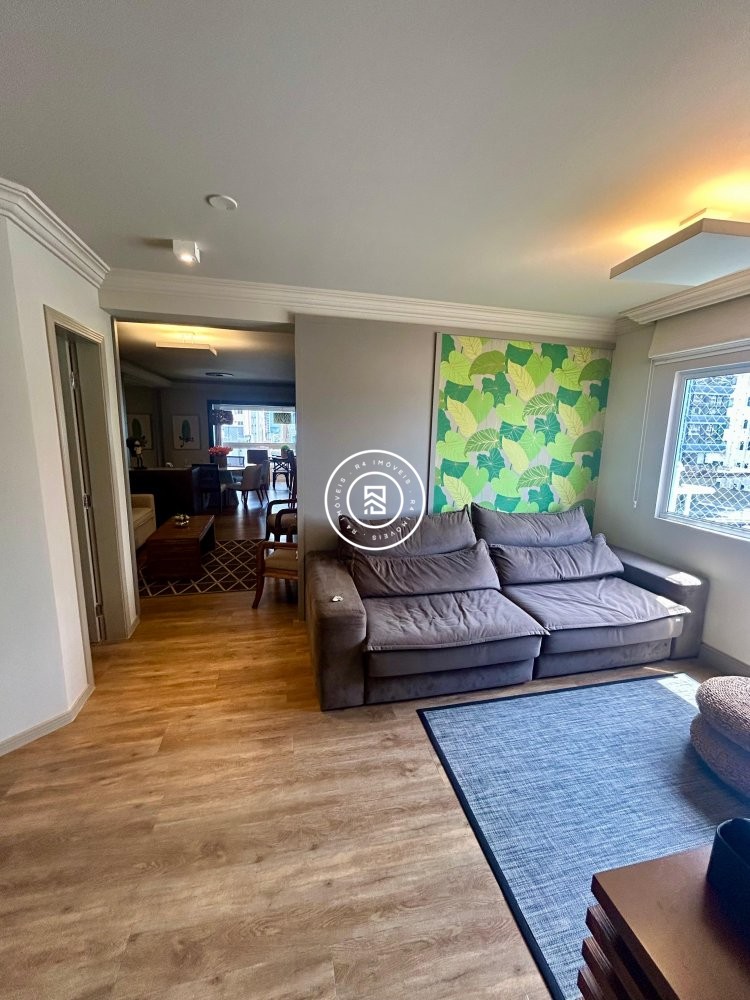 Apartamento mobiliado na quadra-mar e frente Aveni