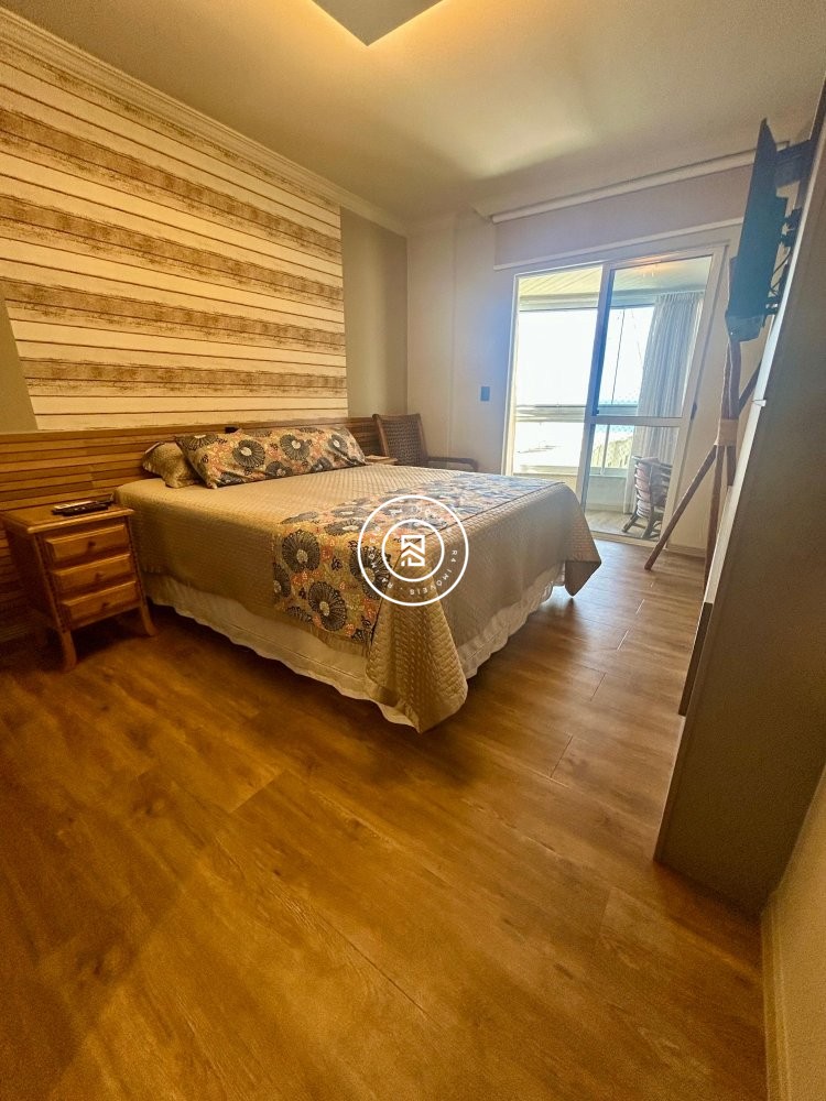 Apartamento mobiliado na quadra-mar e frente Aveni