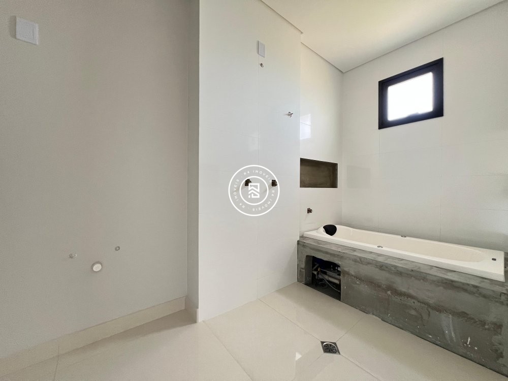 Apartamento novo na Av. Nereu Ramos