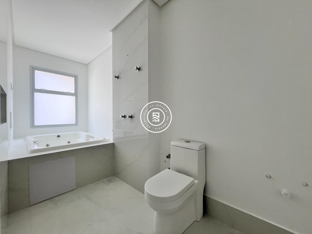 Apto novo a poucos metros do Mar