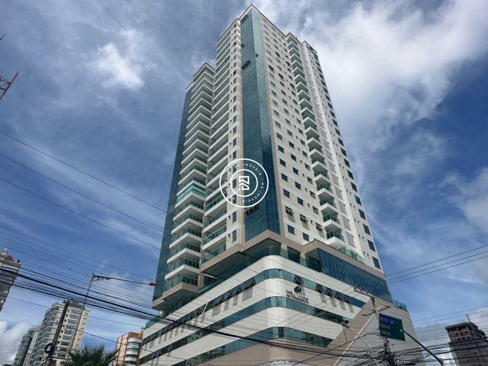 Apartamento finamente mobiliado na Meia Praia