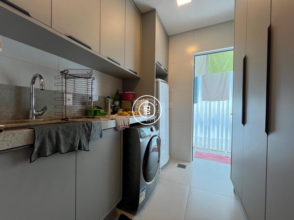 Apartamento finamente mobiliado na Meia Praia