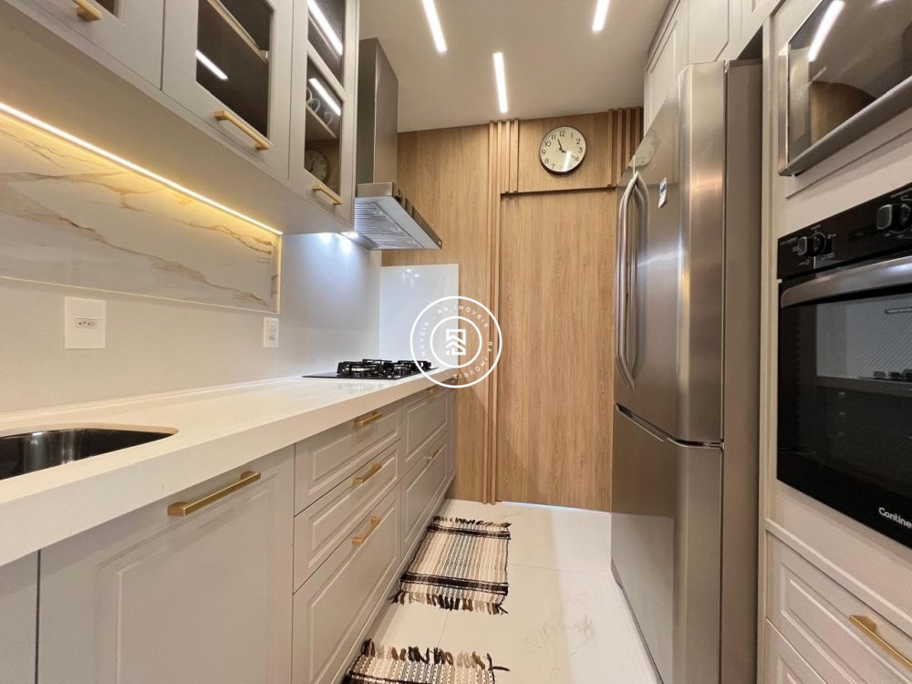 Apartamento finamente mobiliado na Meia Praia