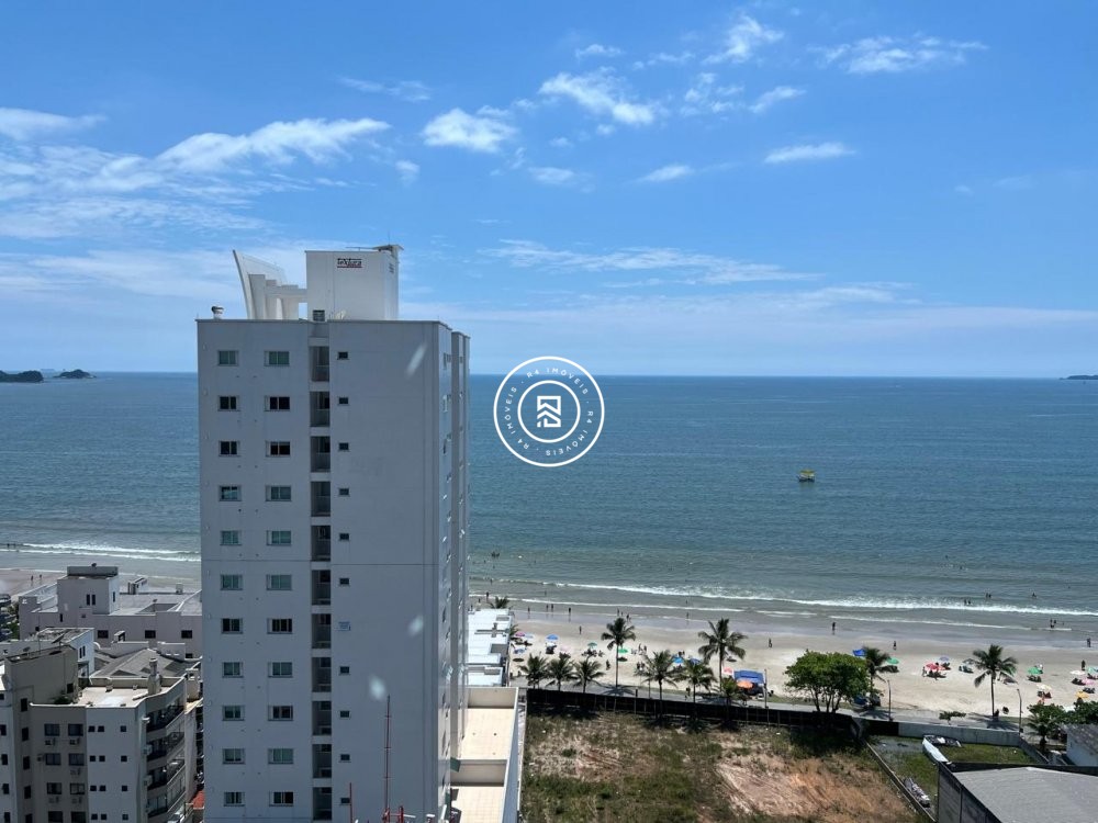 Apartamento finamente mobiliado na Meia Praia