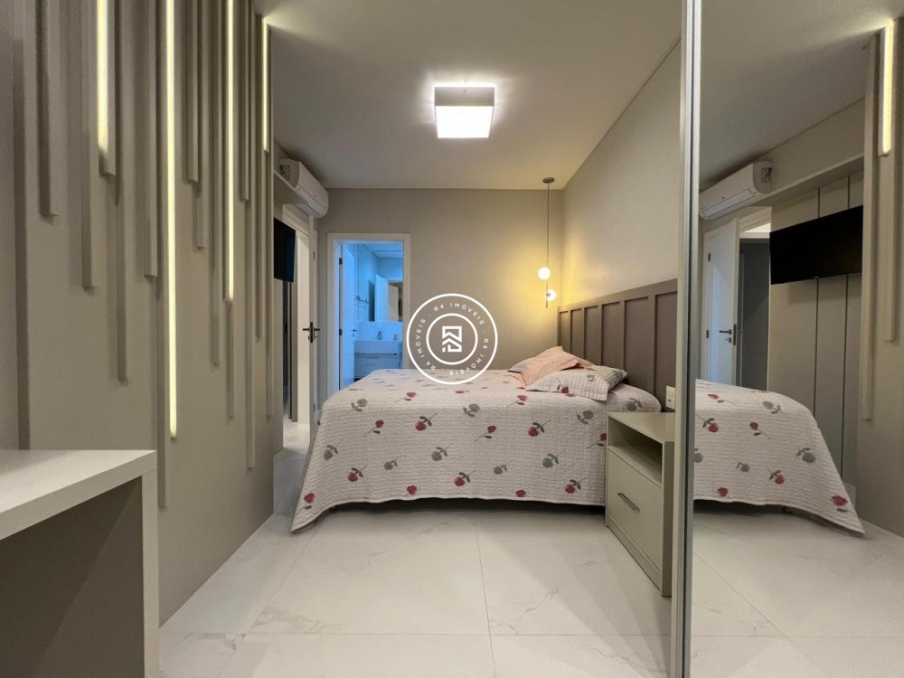 Apartamento finamente mobiliado na Meia Praia