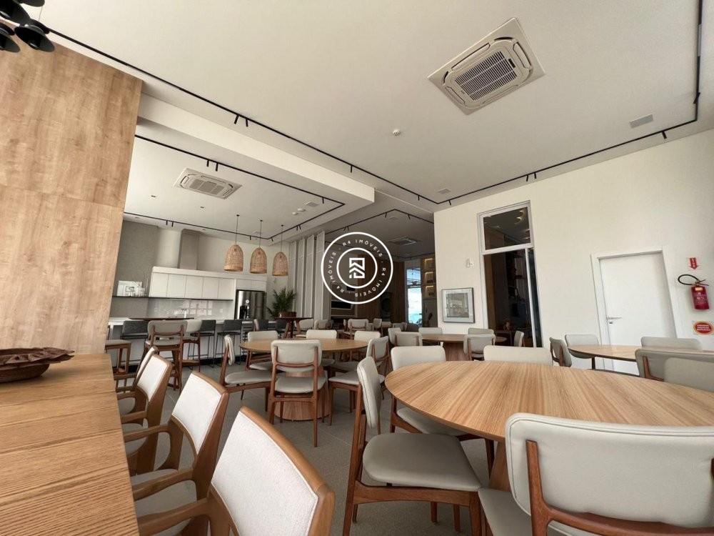 Apartamento finamente mobiliado na Meia Praia