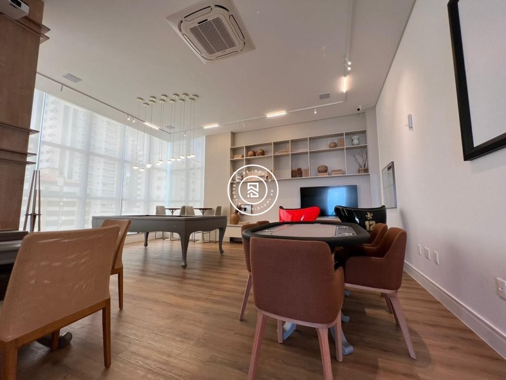 Apartamento finamente mobiliado na Meia Praia