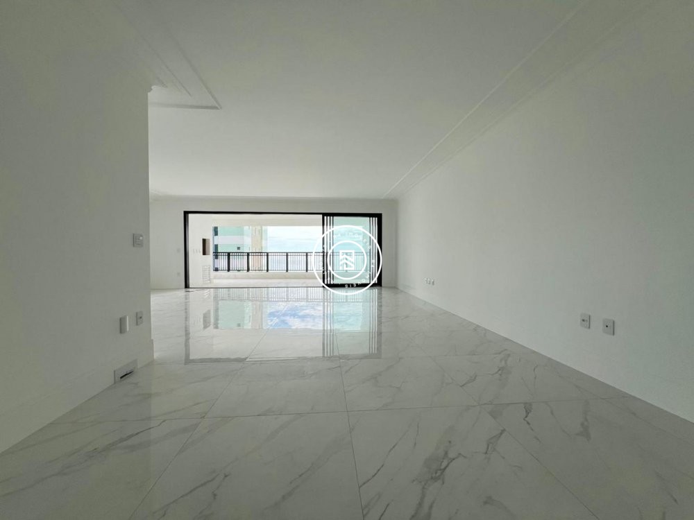 Excelente apartamento de 225m na Meia Praia