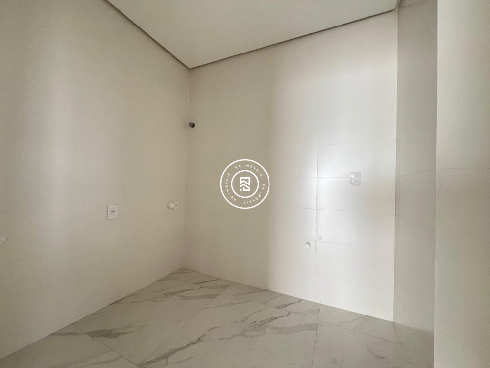 Excelente apartamento de 225m na Meia Praia