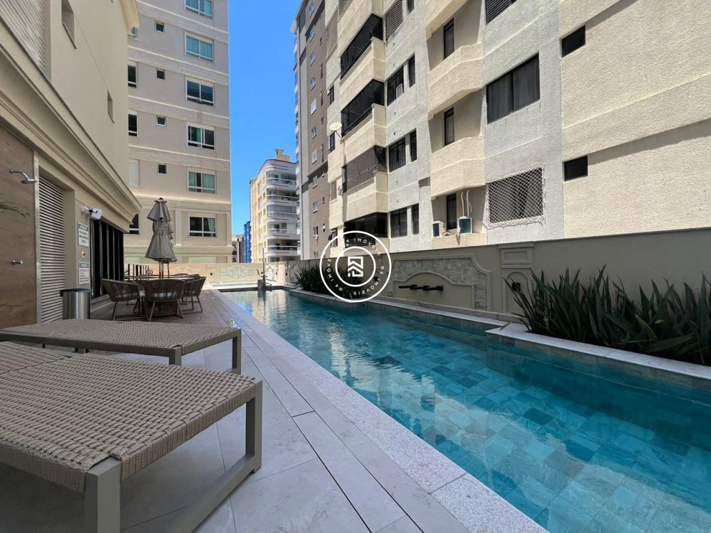 Excelente apartamento de 225m na Meia Praia