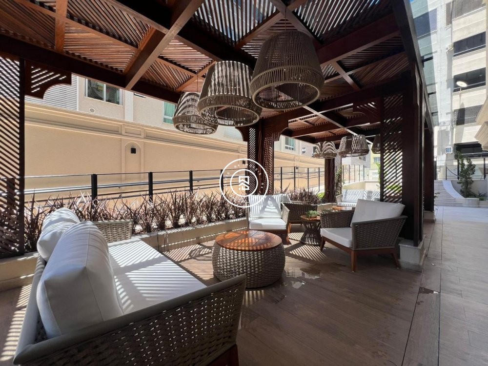 Excelente apartamento de 225m na Meia Praia