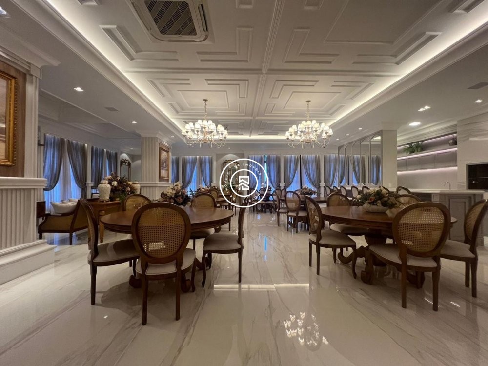 Excelente apartamento de 225m na Meia Praia