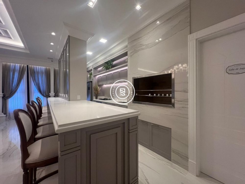 Excelente apartamento de 225m na Meia Praia