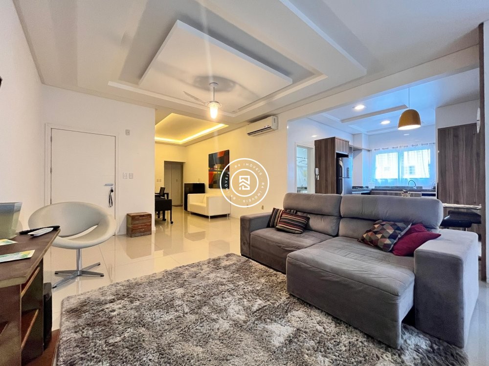 Apto mobiliado no corao da Meia Praia